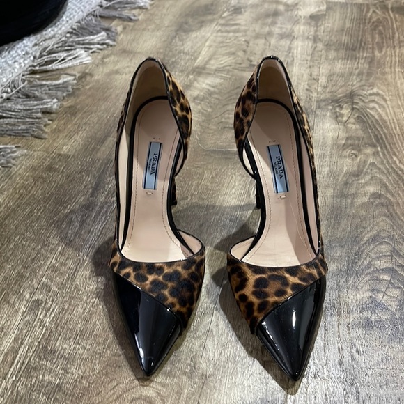 black patent leather and cheetah print Prada pointed toe stiletto in a size 6.5. - Picture 1 of 3